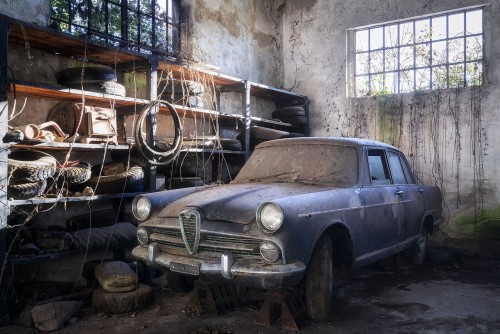Alfa Romeo in Garage © Roman Robroek