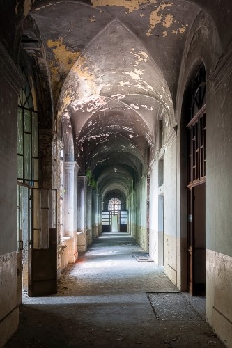 Donkere Gang in Ziekenhuis © Roman Robroek