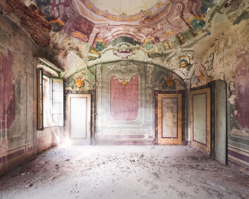 Kamer in Verlaten School met Fresco © Roman Robroek