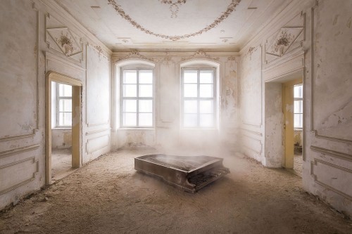 Piano in Pools Paleis © Roman Robroek