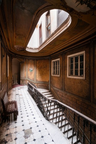 Trap van Verlaten Hotel © Roman Robroek