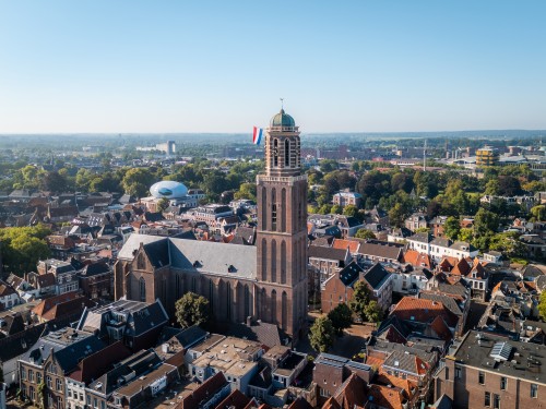 Zwolle Peperbus met vlag © Thomas Bartelds
