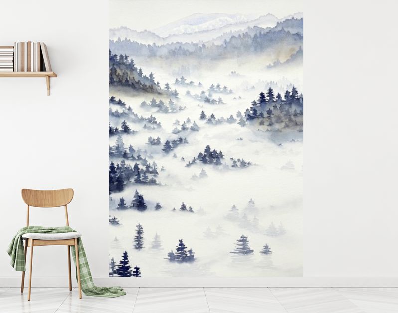 Landschap met dennenbos en ochtendmist