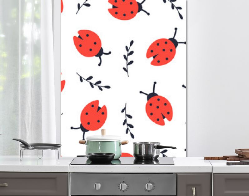 Lieveheersbeestje en twijgen naadloos patroon. Hand tekenen doodle afdrukken geïsoleerd op een witte achtergrond