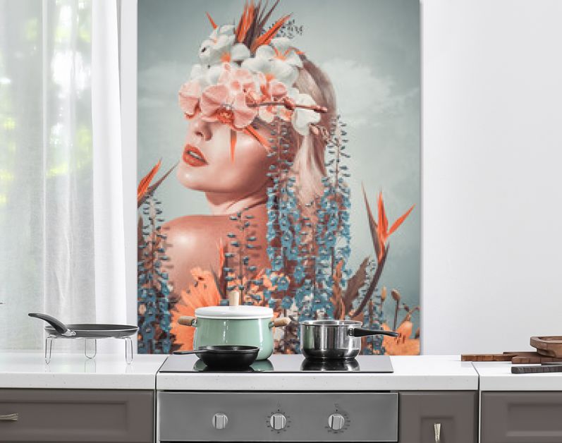 Abstracte kunstcollage van jonge vrouw met bloemen