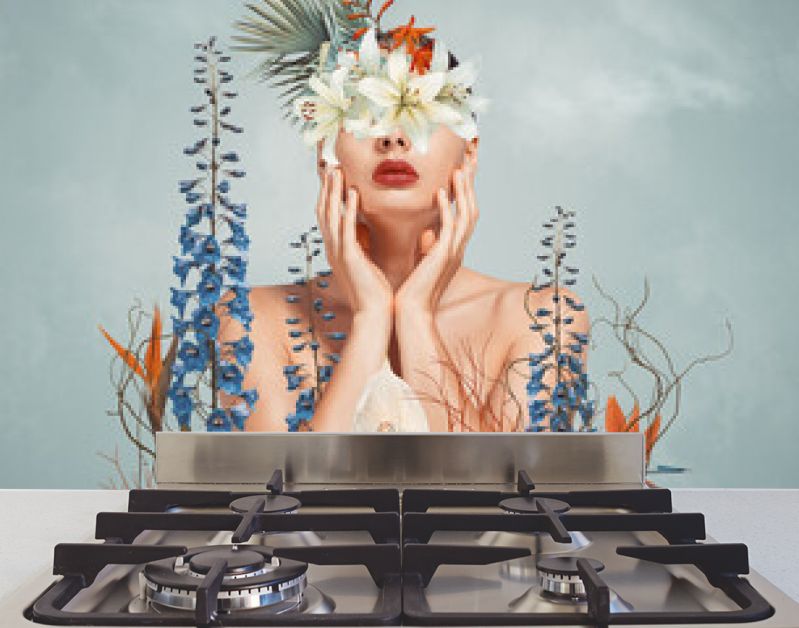 Abstracte kunstcollage van jonge vrouw met bloemen