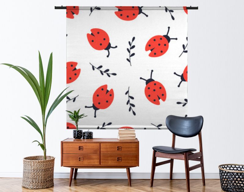 Lieveheersbeestje en twijgen naadloos patroon. Hand tekenen doodle afdrukken geïsoleerd op een witte achtergrond