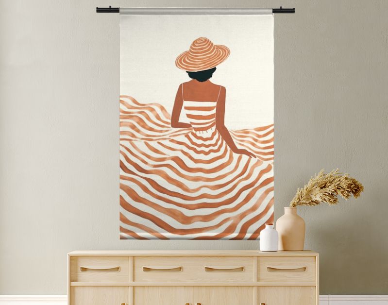 Oranje Dromen Meisje met Hoed in Golvende Lijnen en Romantiek
