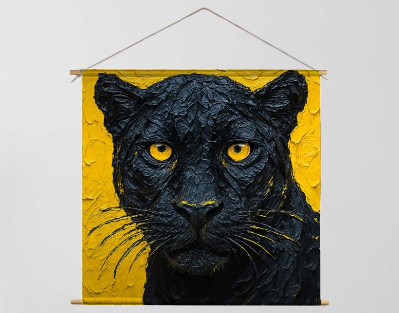 Close-up van zwarte panter in krachtig zwart-geel contrast