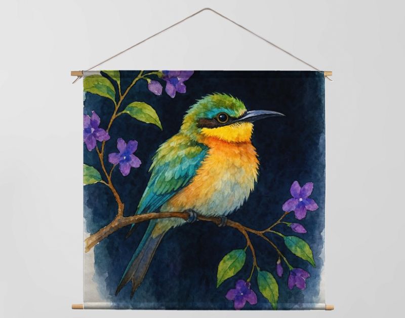 Tropische bijeneter vogel op tak met paarse bloemen