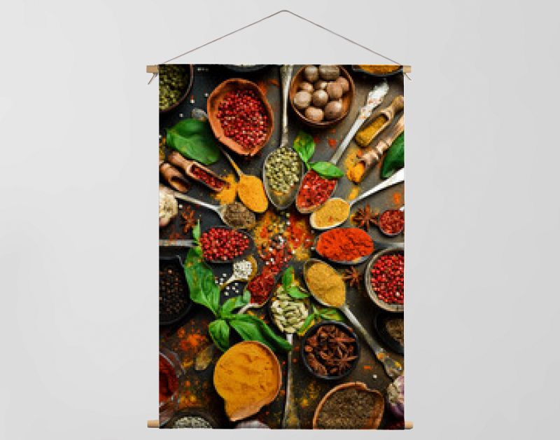 Kleurrijke kruiden en specerijen in lepels om te koken. Indiase kruiden. Op de achtergrond van zwarte steen. Bovenaanzicht.