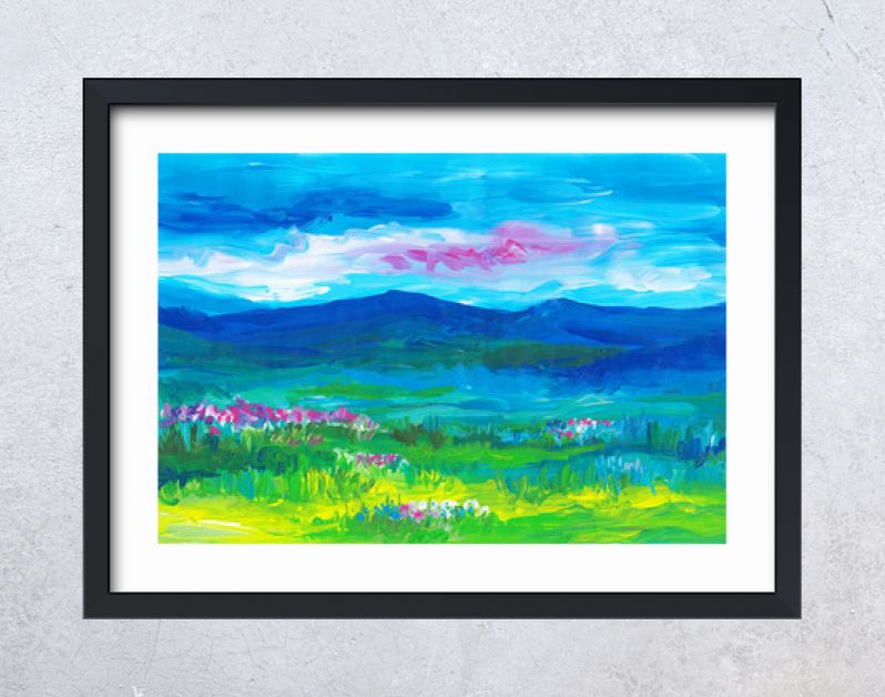 Olieverf landschap schilderij. Blauwe bergen, groene velden, roze bloemen, avondrood.