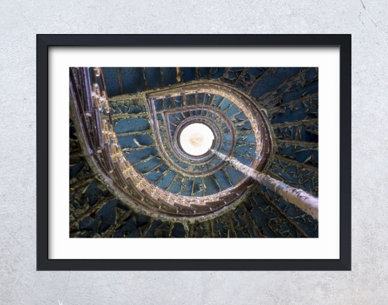 Blauwe Trap in Vervallen Paleis