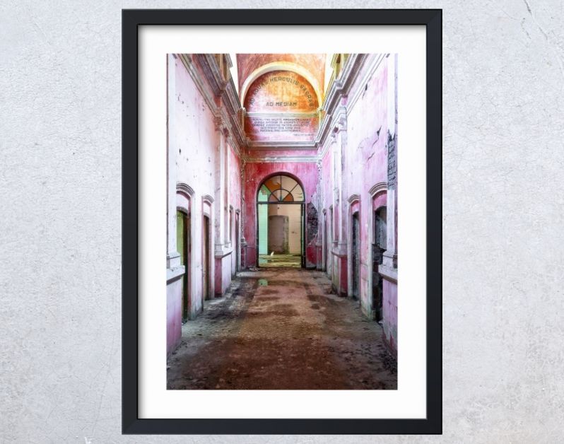 Verlaten Roze Gang in Verval