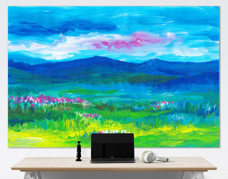 Olieverf landschap schilderij. Blauwe bergen, groene velden, roze bloemen, avondrood.