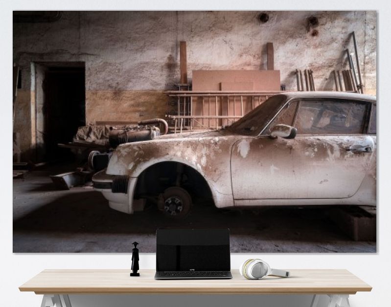 Porsche in Verlaten Garage