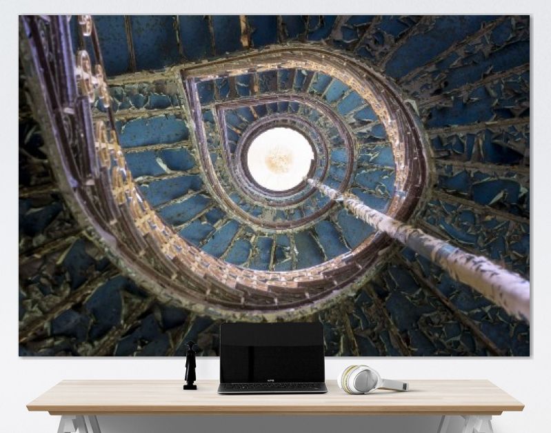 Blauwe Trap in Vervallen Paleis