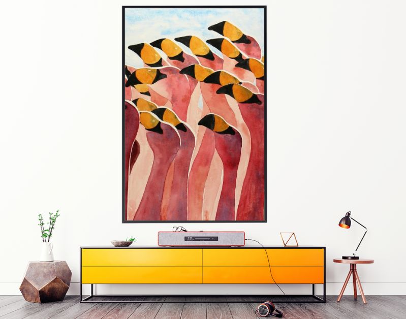 Groep flamingo’s met opgeheven koppen