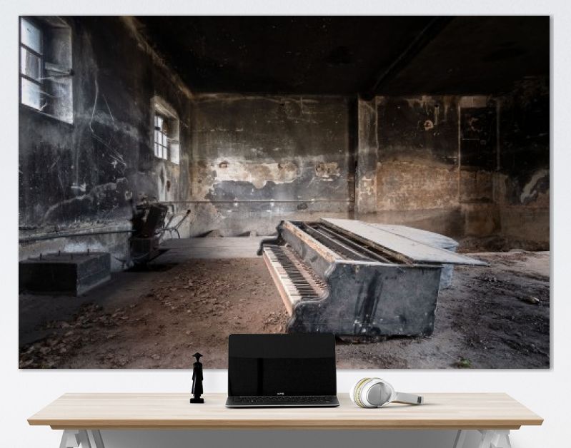 Piano in Donkere Garage