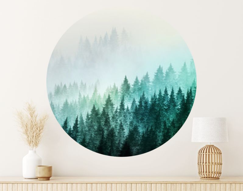 Bomen in ochtendmist. Digitaal schilderij..