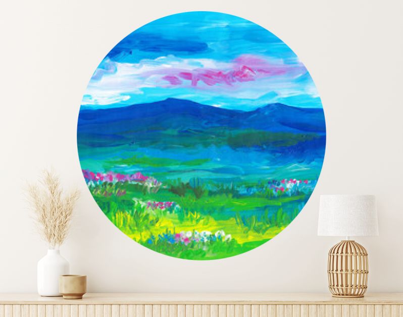 Olieverf landschap schilderij. Blauwe bergen, groene velden, roze bloemen, avondrood.