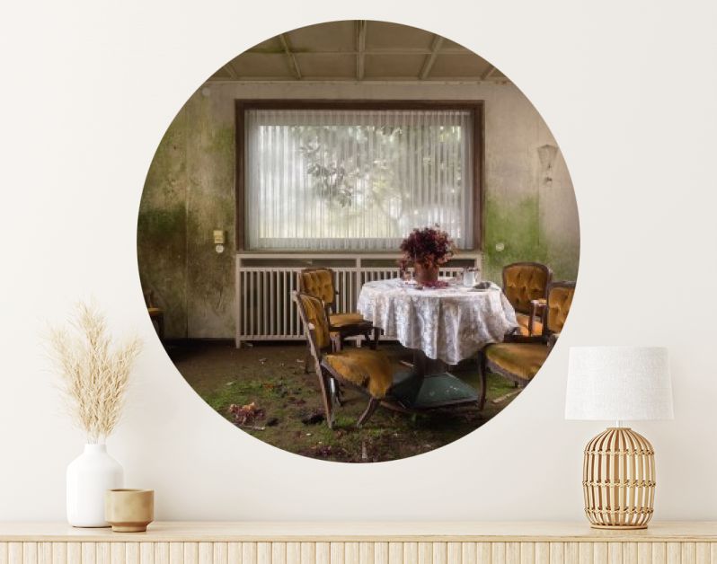 Restaurant in Verlaten Hotel