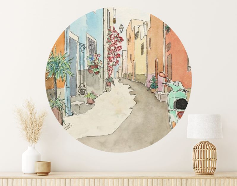 Groene scooter in smalle mediterrane straat