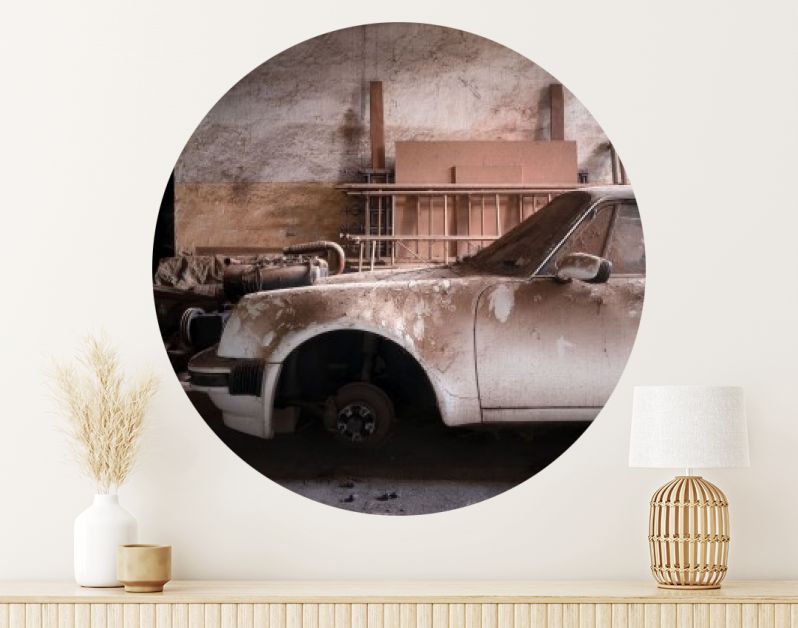 Porsche in Verlaten Garage