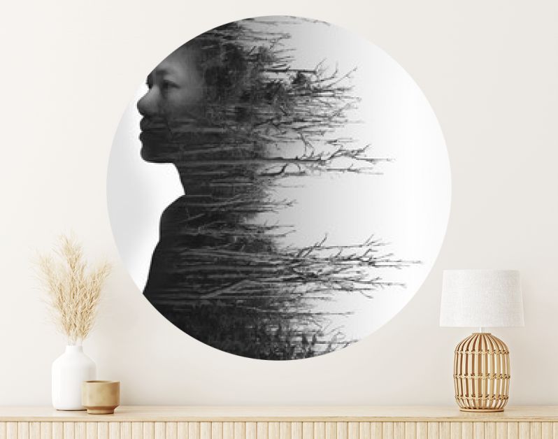 Dubbel belichtingsportret van jonge vrouw en gedroogd bos