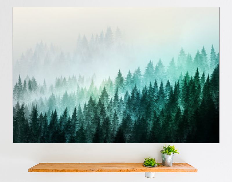 Bomen in ochtendmist. Digitaal schilderij..