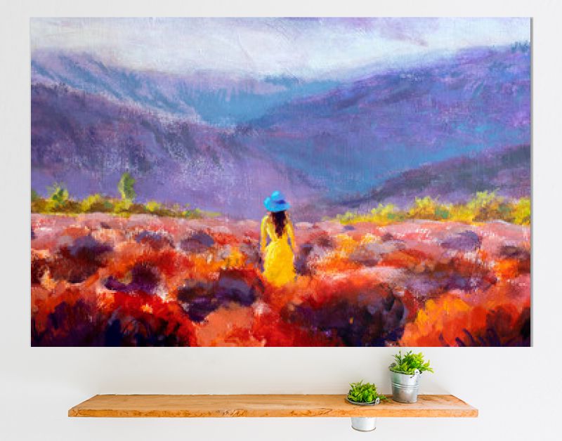 Mooi meisje in een gele jurk staat in een bloemenveld, lavendelveld. Zomers warm bloemenlandschap - acrylolieverfschilderij op canvas.