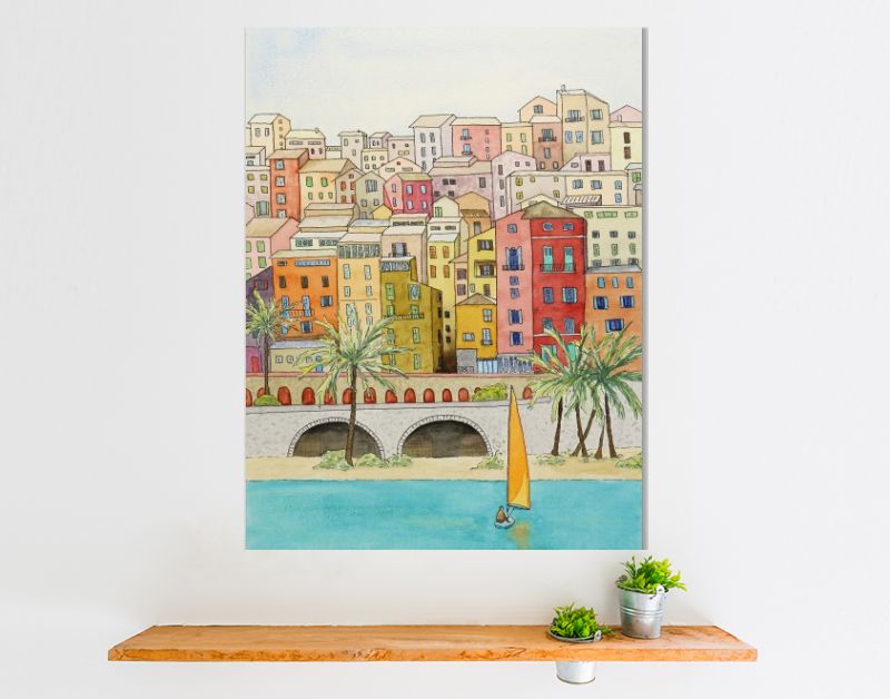 Mediterrane kuststad met zeilboot en palmbomen