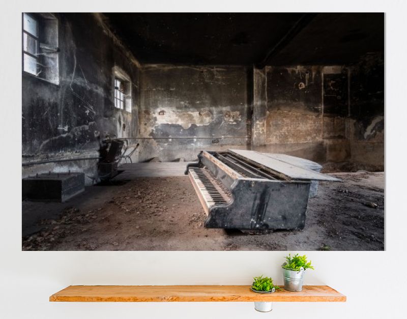 Piano in Donkere Garage