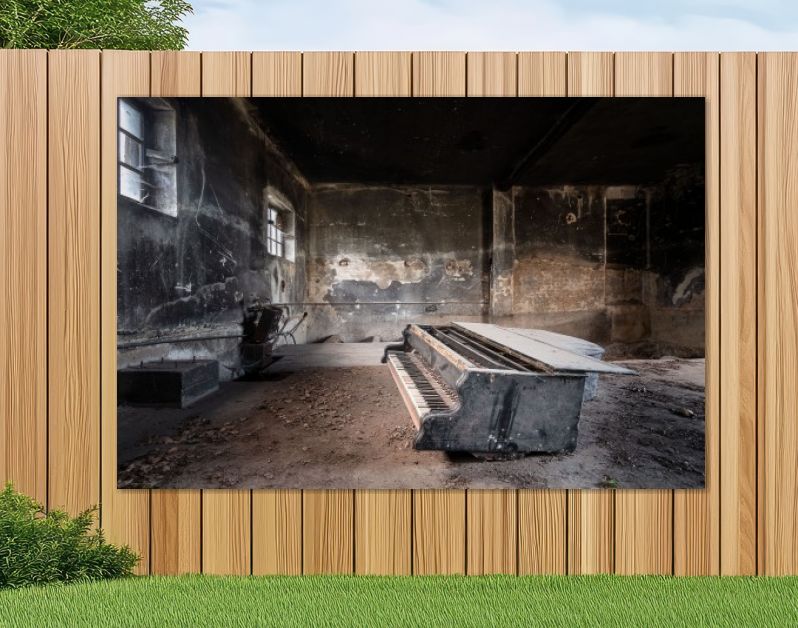 Piano in Donkere Garage