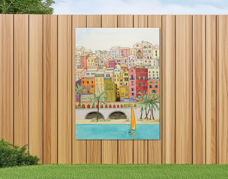 Mediterrane kuststad met zeilboot en palmbomen