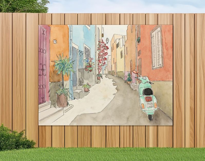 Groene scooter in smalle mediterrane straat