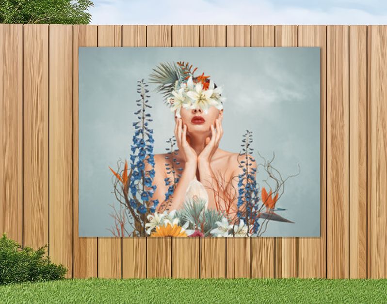 Abstracte kunstcollage van jonge vrouw met bloemen