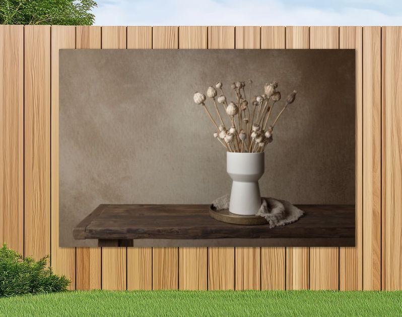 Stilleven met gedroogde papavers in witte vaas