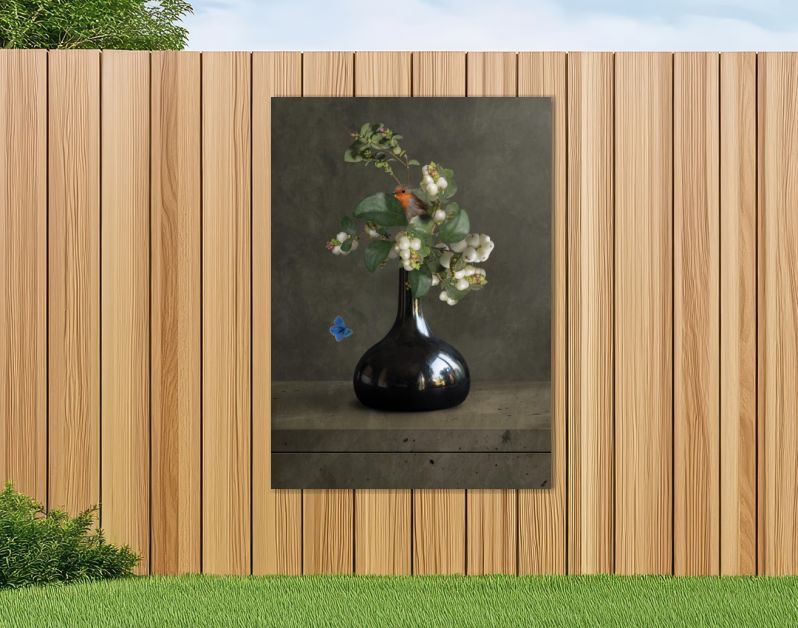 Vaasje met sneeuwbessen