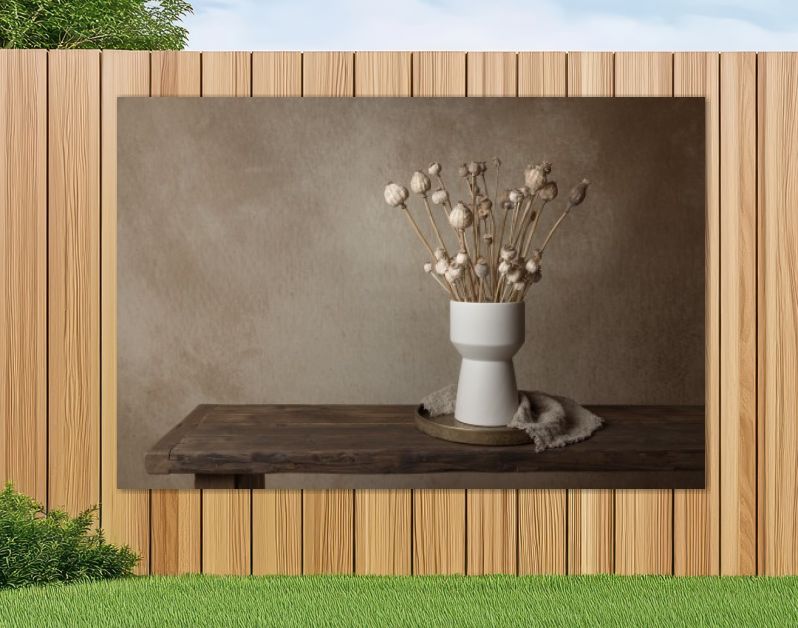 Stilleven met gedroogde papavers in witte vaas