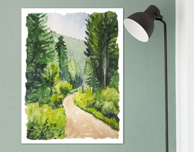 Waterverfschilderij met wild bos en pad. Inspiratie voor wandelen en reizen. Verticale ansichtkaart met landschap.