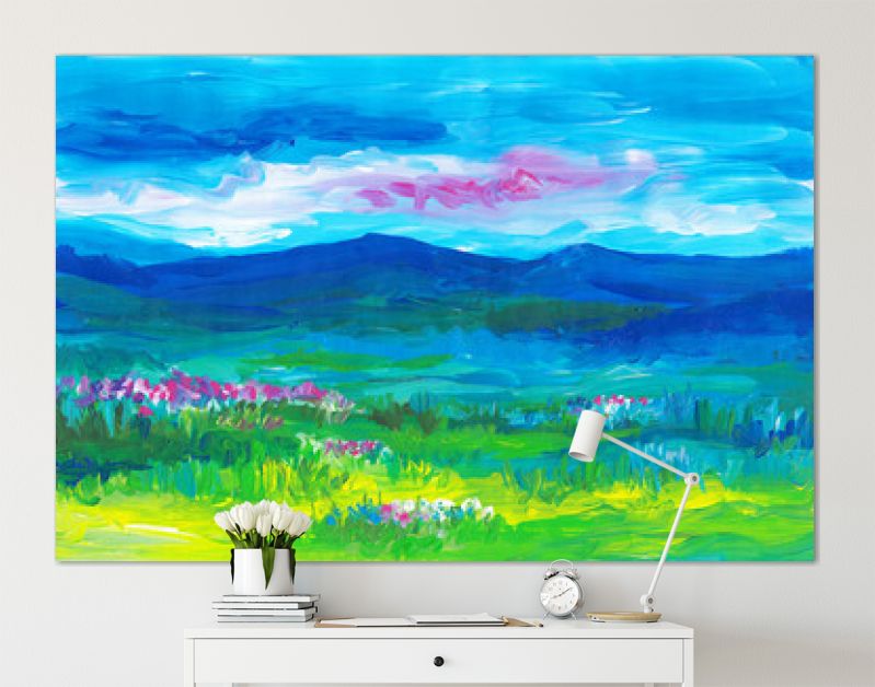 Olieverf landschap schilderij. Blauwe bergen, groene velden, roze bloemen, avondrood.