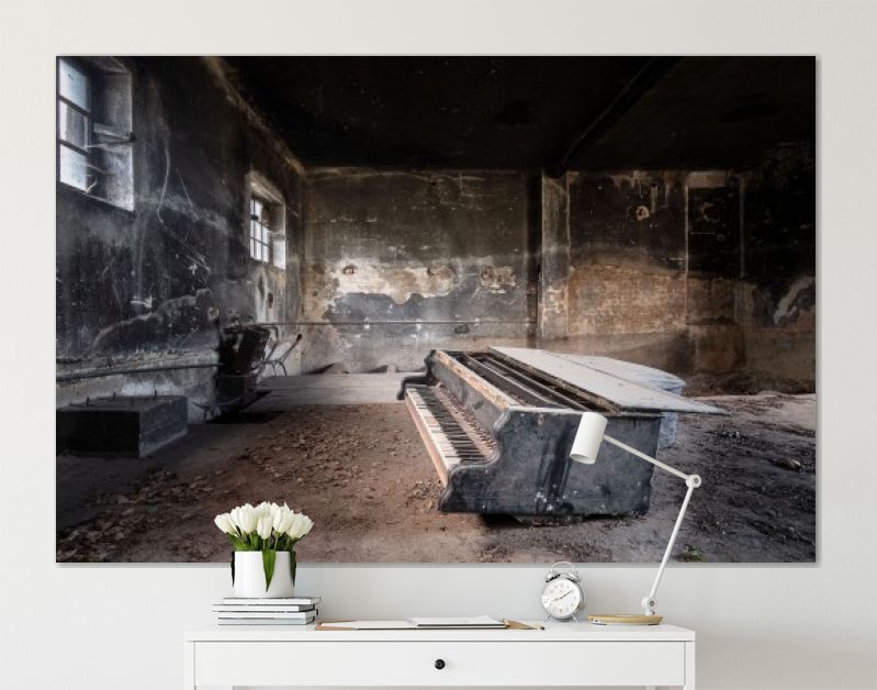 Piano in Donkere Garage