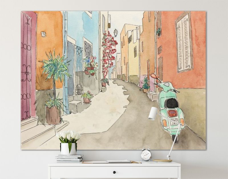 Groene scooter in smalle mediterrane straat