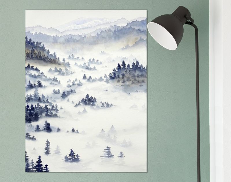 Landschap met dennenbos en ochtendmist