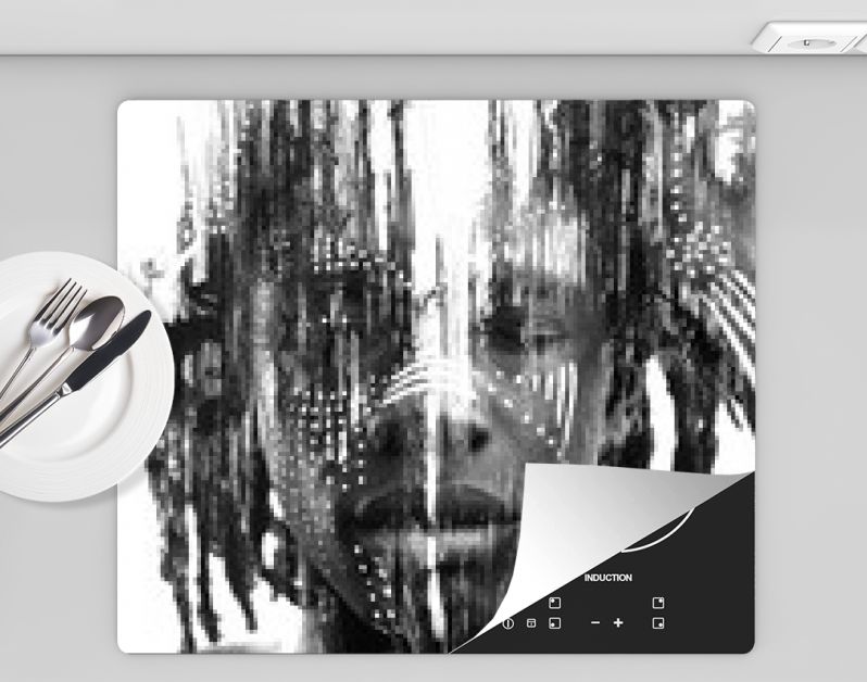 Paintografie. Expressieve Afrikaanse man gecombineerd met dramatische dubbele belichtingstechnieken en met de hand getekende schilderijen