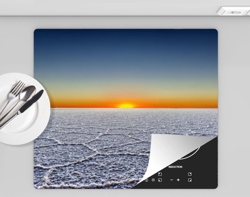 Sunrise in the Salar de Uyuni, Bolivia