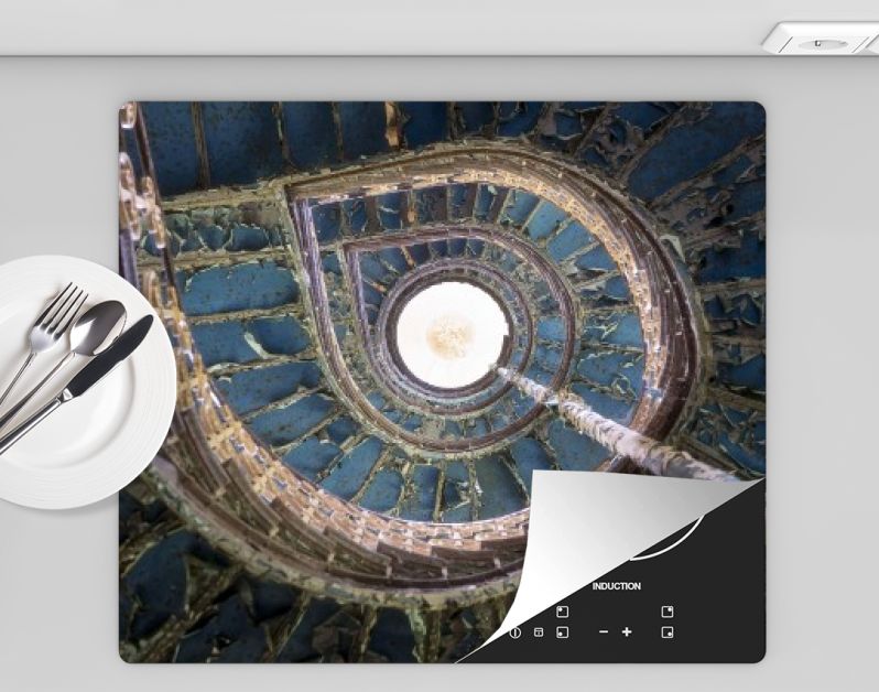 Blauwe Trap in Vervallen Paleis