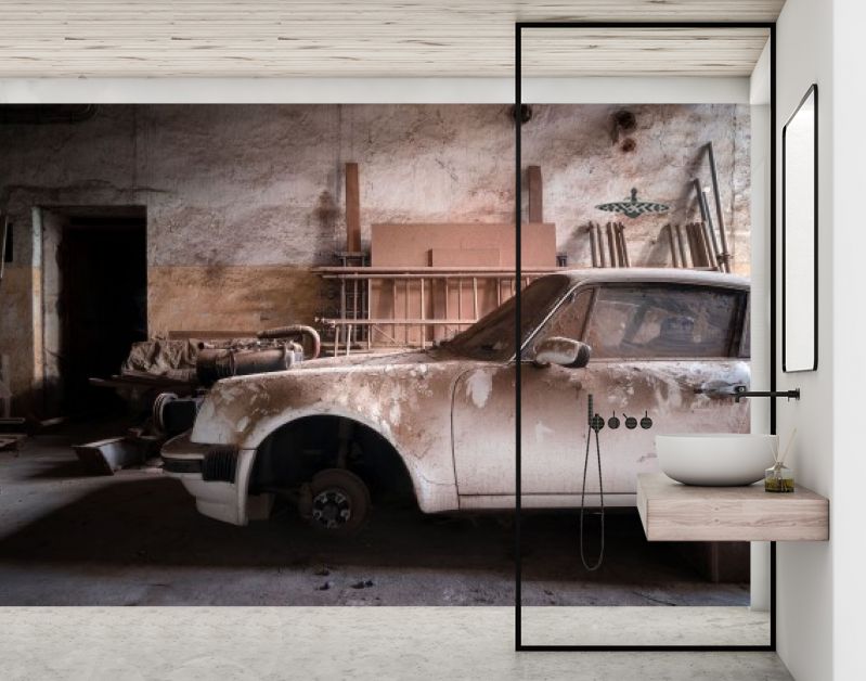 Porsche in Verlaten Garage