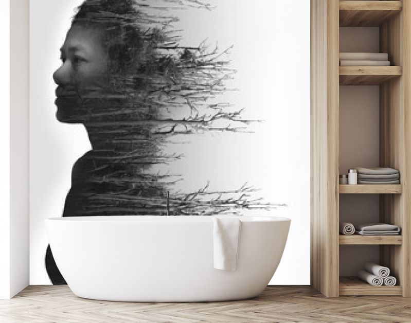 Dubbel belichtingsportret van jonge vrouw en gedroogd bos